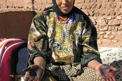 Henna-on-hands-Morocco